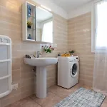 Recently Built House With Swimming Pool Lejlighed *