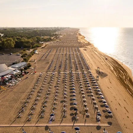 Recently Built House With Swimming Pool Апартаменти